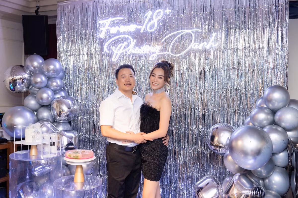 Hình ảnh hạnh phúc của Phương Oanh - Shark Bình.