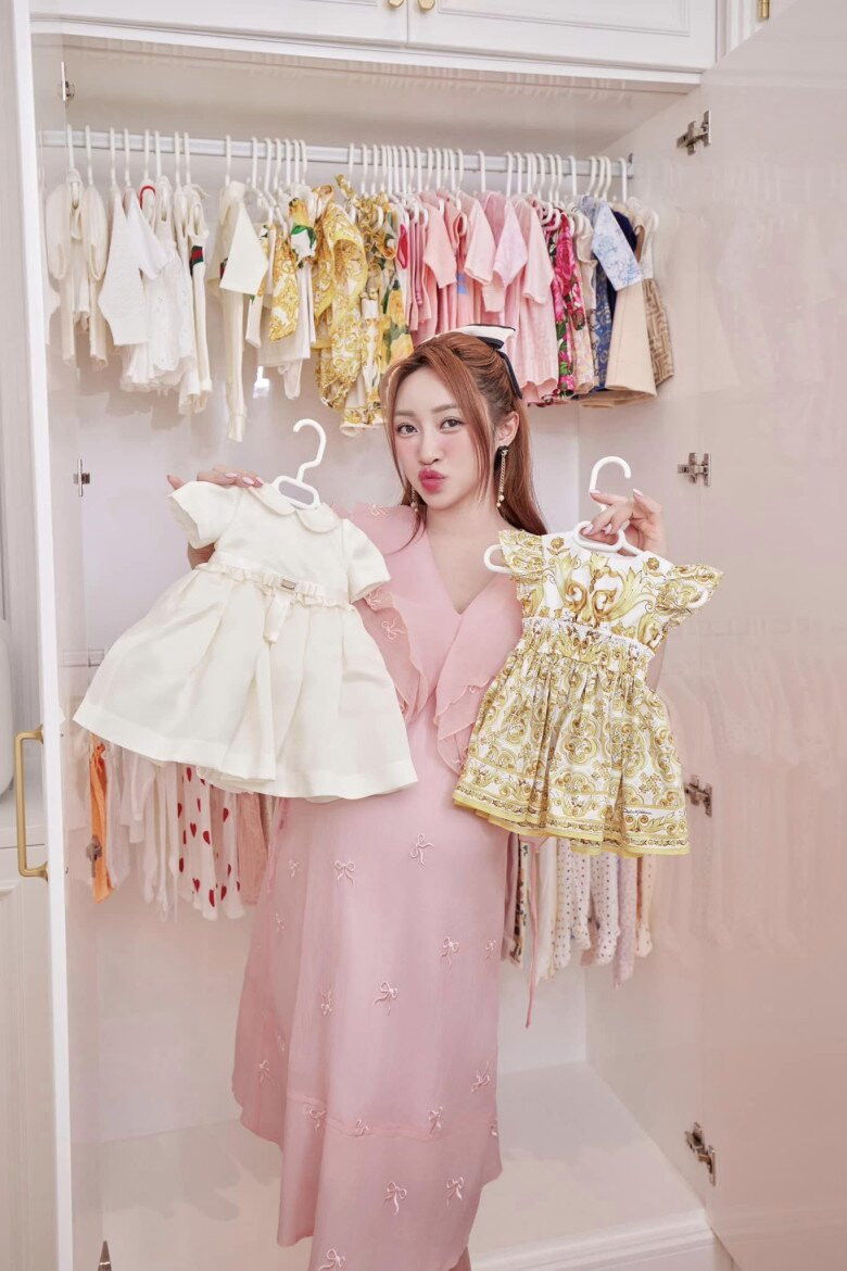 Ngoài ra, vợ chồng nam diễn viên còn chuẩn bị 1 căn phòng màu hồng rộng lớn và sang trọng cho con gái. Ảnh: FB Lý Thuỳ Chang