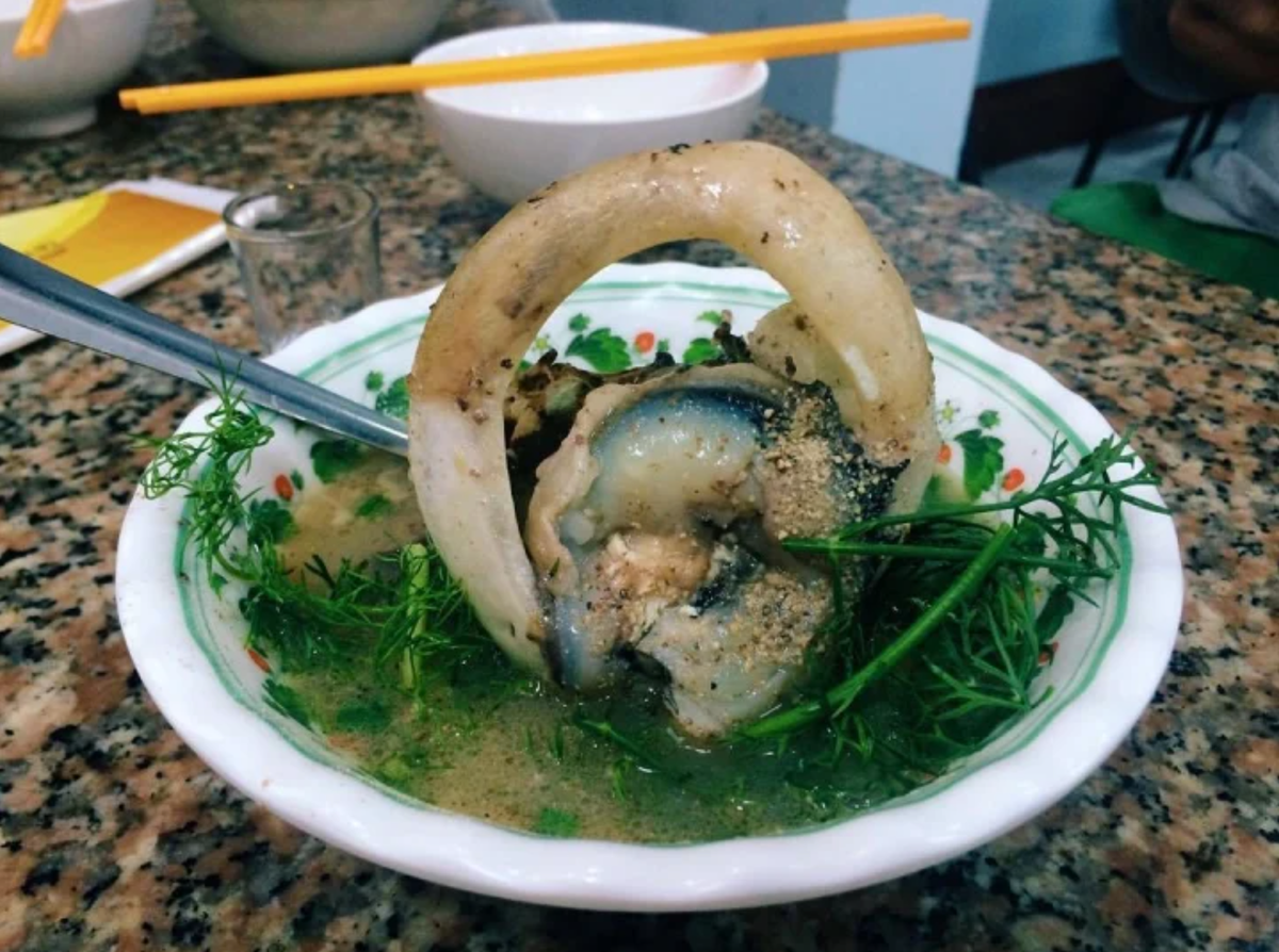 Mắt cá ngừ đại dương không chỉ là món ăn ngon mà còn là "món quà quý giá" từ biển cả dành tặng cho con người. Nếu có dịp đến với Phú Yên, du khách đừng bỏ lỡ cơ hội thưởng thức món đặc sản độc đáo này.