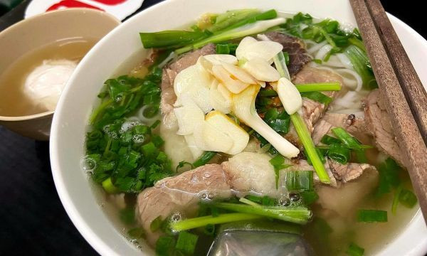 Nam Định là quê hương của nghề phở. Phở là món ăn phổ biến trong văn hóa ẩm thực Việt Nam, được nhiều người ưa chuộng không chỉ ở trong nước mà còn ở nhiều nước trên thế giới. Ảnh: Mytour