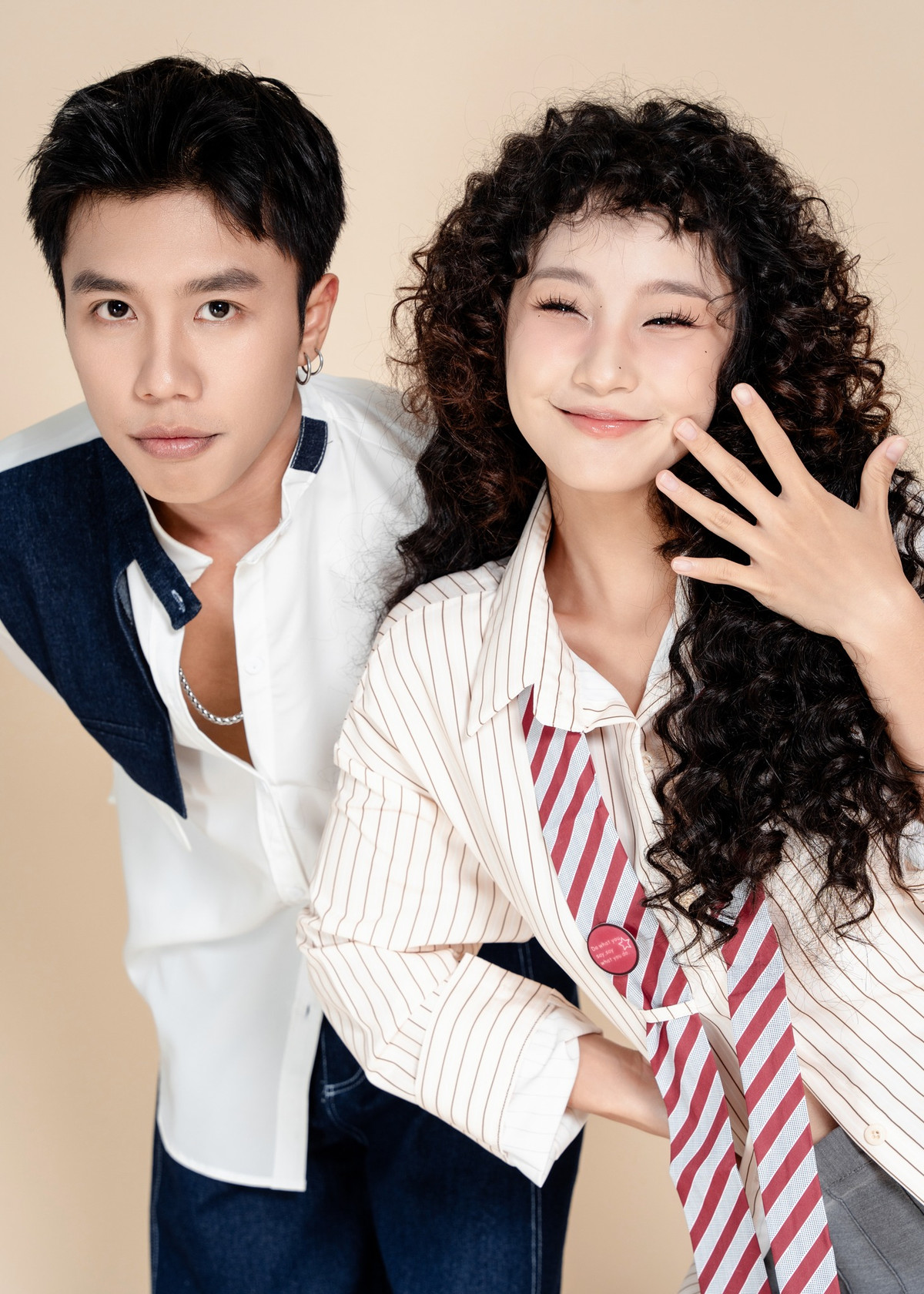 Cặp đôi Chải - Pu tung bộ ảnh mới vui tươi, tinh nghịch. Ảnh: FB Long Vũ