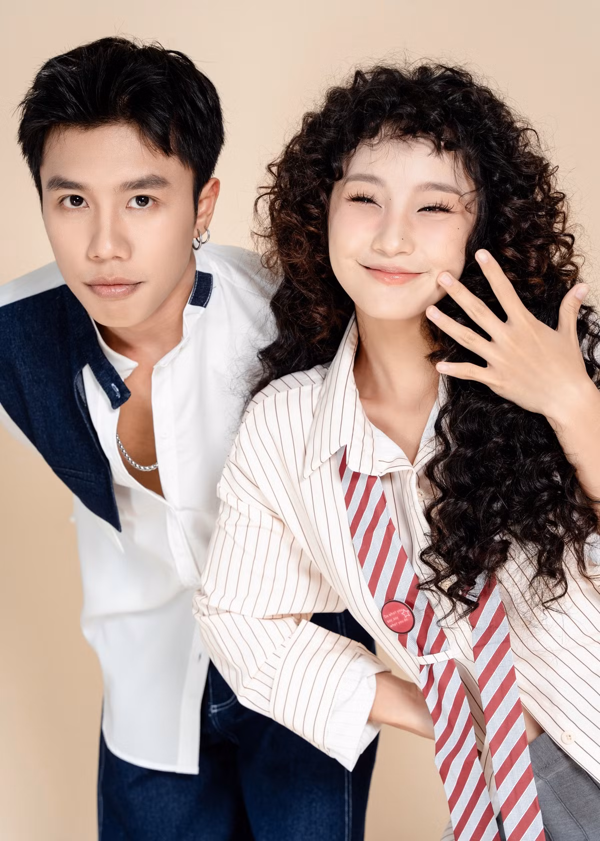 Cặp đôi Chải - Pu tung bộ ảnh mới vui tươi, tinh nghịch. Ảnh: FB Long Vũ