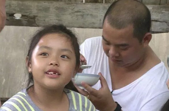 Suti (tên thật Lê Gia An), con gái út của cặp đôi siêu mẫu Thúy Hạnh - nhạc sĩ Minh Khang từng để lại ấn tượng sâu sắc trong lòng khán giả qua chương trình truyền hình thực tế "Bố ơi mình đi đâu thế". Ảnh: FB Đời sống Việt