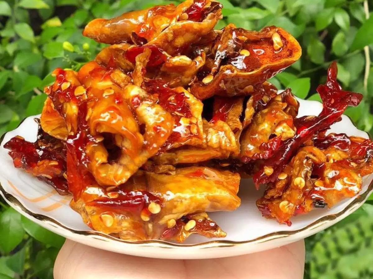 Đi mua đặc sản Nha Trang làm quà mà thiếu món mực rim me thì quả là một thiếu sót.