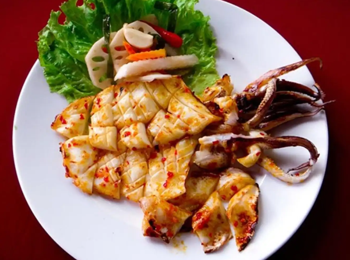 Ngoài món mực rim me ra thì đặc sản Nha Trang làm quà còn điểm danh món mực một nắng. Ảnh: Sưu tầm