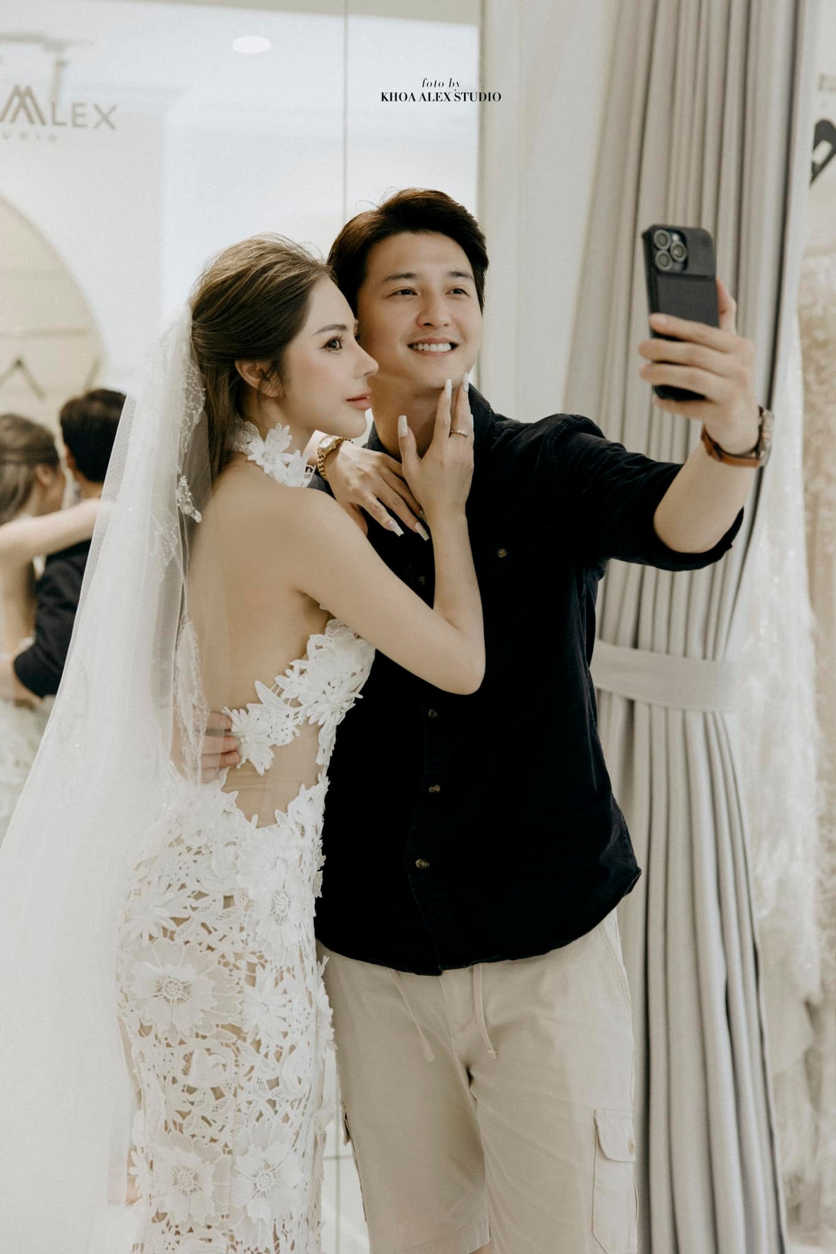  Tin tức sao Việt 31/5: Huỳnh Anh và Bạch Lan Phương thử đồ cưới.