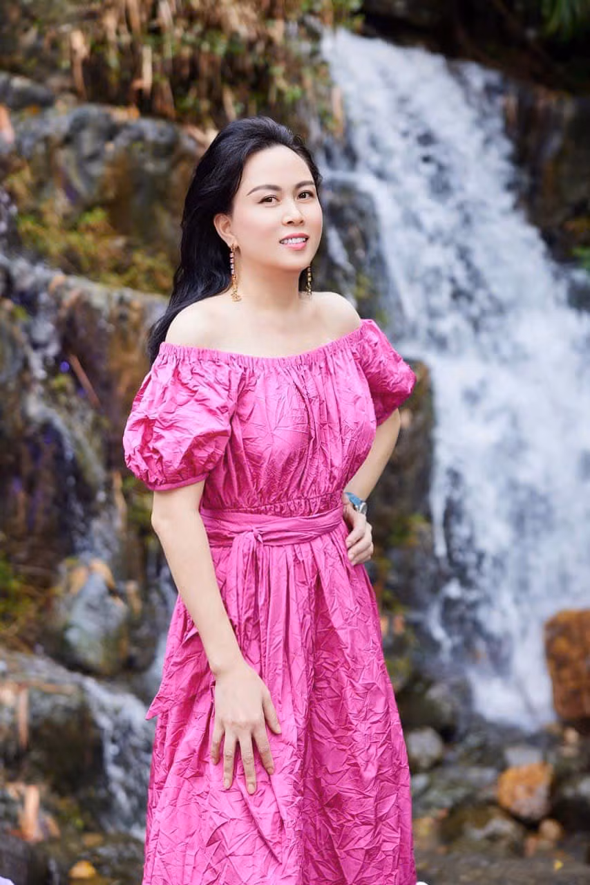 Trong những năm qua, nữ đại gia Phượng Chanel đã không ít lần "đụng hàng" thời trang với nhiều ngôi sao nổi tiếng trong và ngoài nước. Ảnh: FB Phượng Chanel