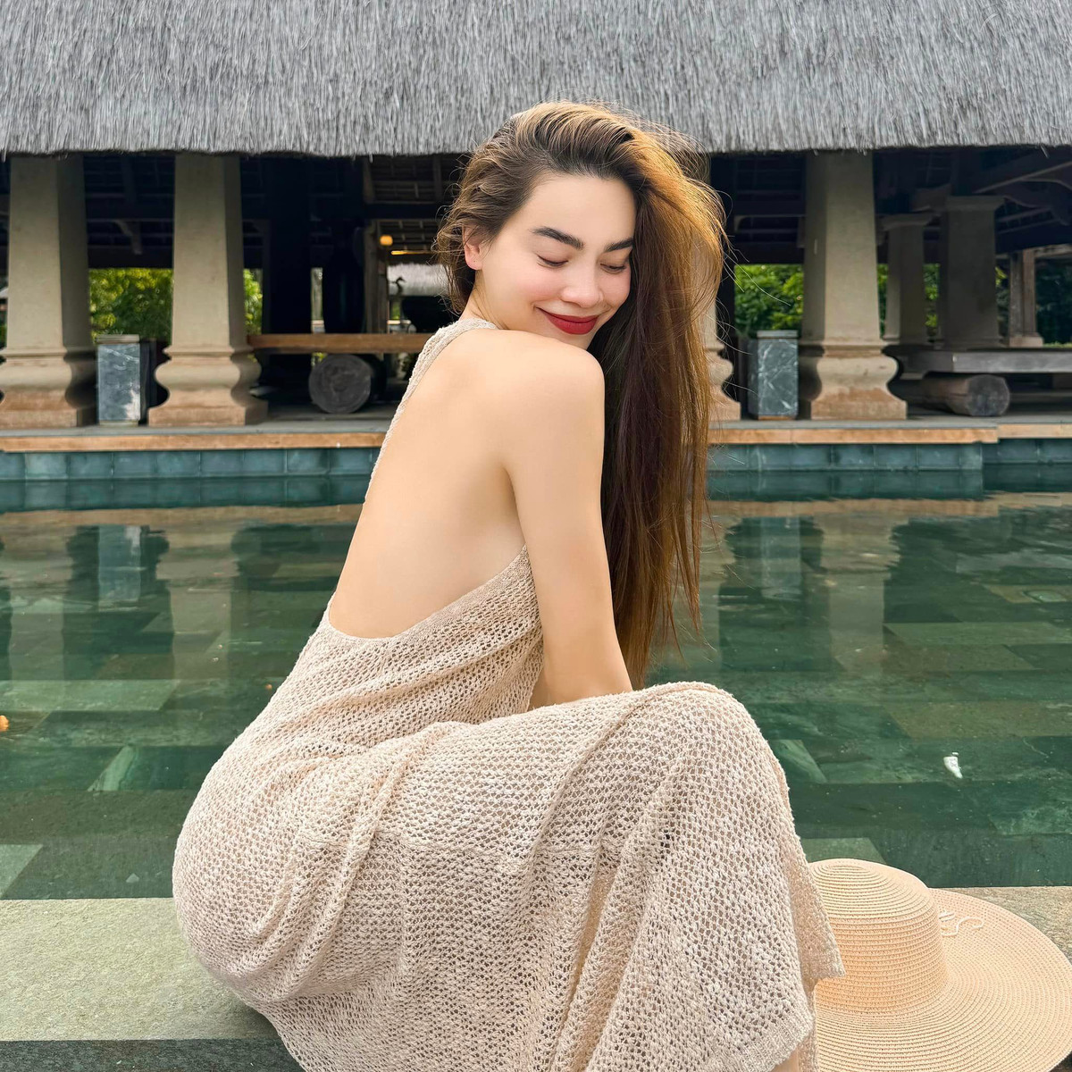 Bên cạnh đó, Hồ Ngọc Hà còn có một đội ngũ stylist chuyên nghiệp hỗ trợ để tạo nên những hình ảnh hoàn hảo nhất. Ảnh: FB Ho Ngoc Ha