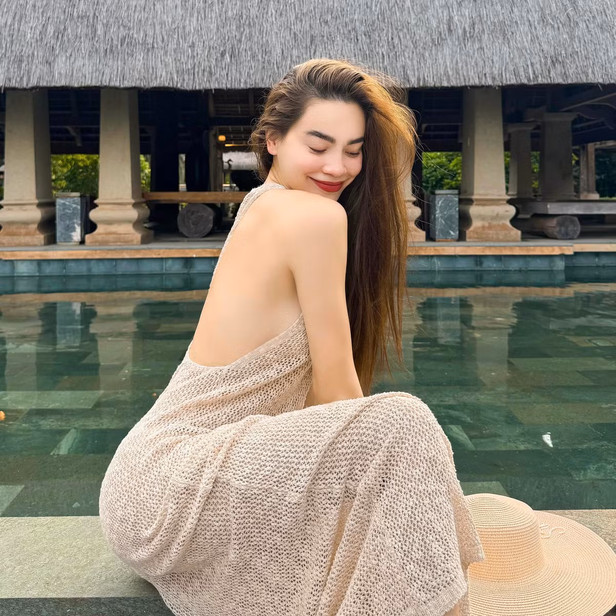 Bên cạnh đó, Hồ Ngọc Hà còn có một đội ngũ stylist chuyên nghiệp hỗ trợ để tạo nên những hình ảnh hoàn hảo nhất. Ảnh: FB Ho Ngoc Ha