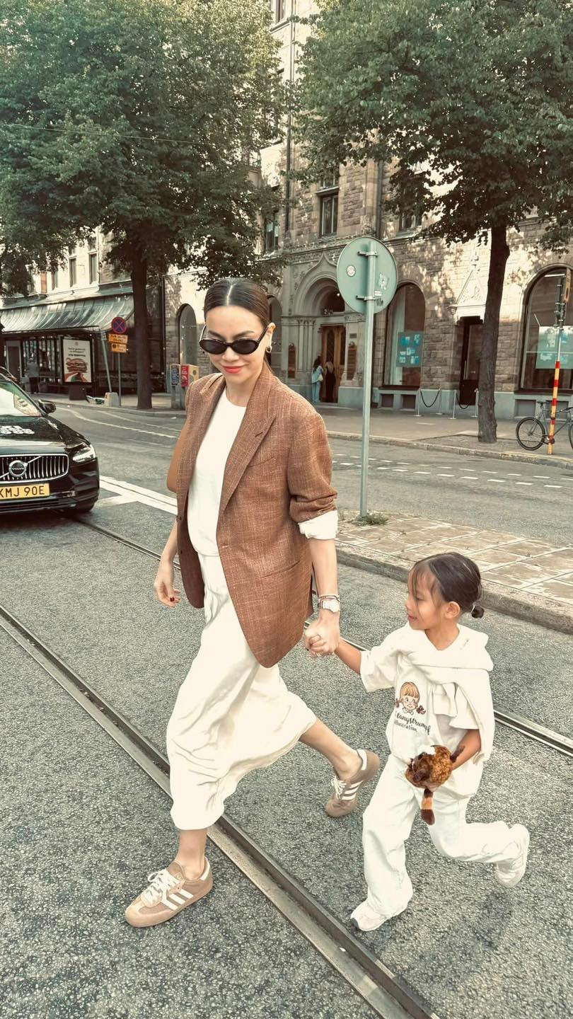 Bí quyết để Hồ Ngọc Hà luôn giữ được phong độ thời trang đỉnh cao chính là sự đầu tư kỹ lưỡng vào từng bộ trang phục. Ảnh: FB Ho Ngoc Ha