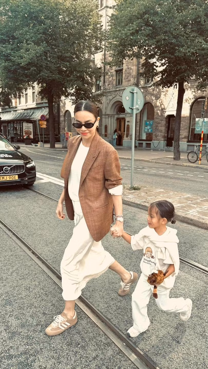 Bí quyết để Hồ Ngọc Hà luôn giữ được phong độ thời trang đỉnh cao chính là sự đầu tư kỹ lưỡng vào từng bộ trang phục. Ảnh: FB Ho Ngoc Ha