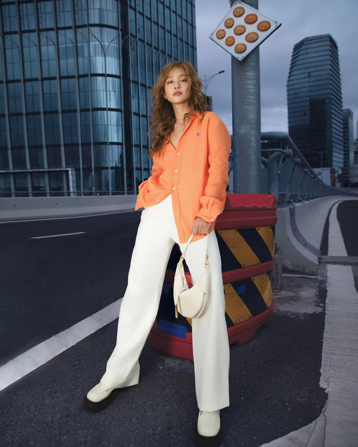 Khả Ngân tái xuất mạng xã hội với loạt ảnh thời trang. Ảnh: FB Khả Ngân