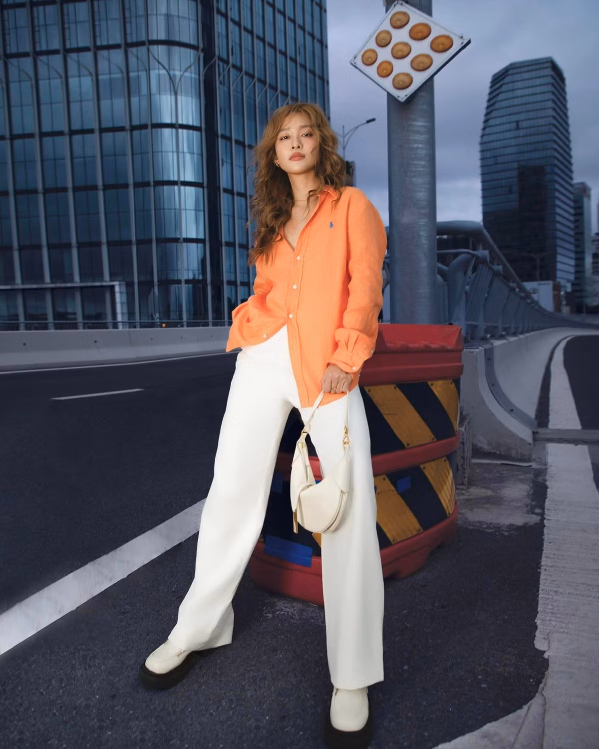 Khả Ngân tái xuất mạng xã hội với loạt ảnh thời trang. Ảnh: FB Khả Ngân