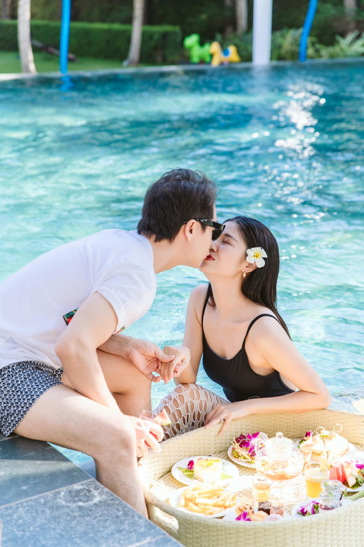 Ca sĩ Đăng Khôi có chuyến nghỉ dưỡng tái tạo năng lượng cùng vợ. Ảnh: FB Dang Khoi Nguyen