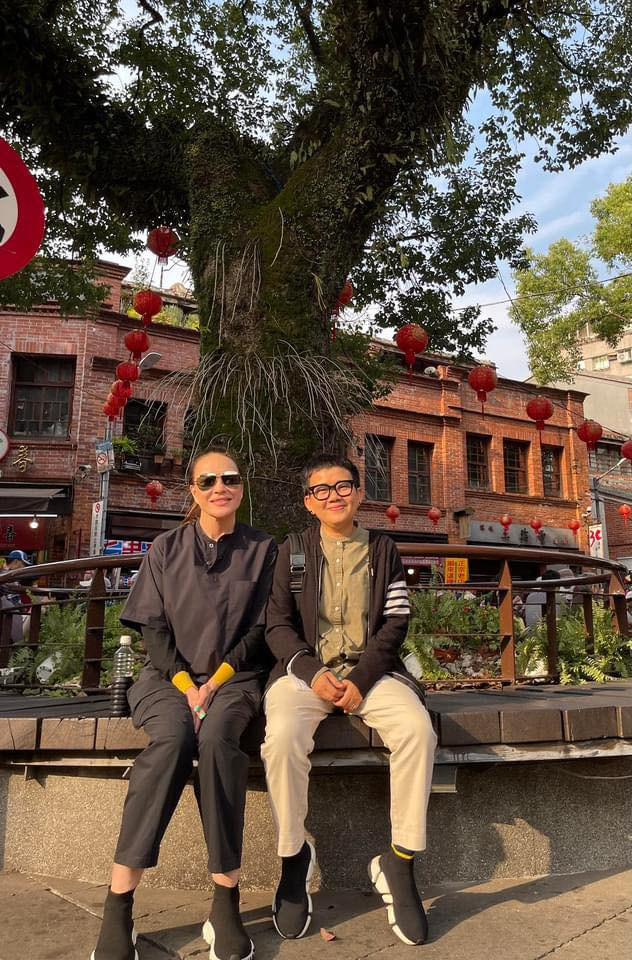 Khán giả không khó để bắt gặp hình ảnh nhạc sĩ Phương Uyên đồng hành cùng bạn đời của mình trong nhiều sự kiện, đêm nhạc.