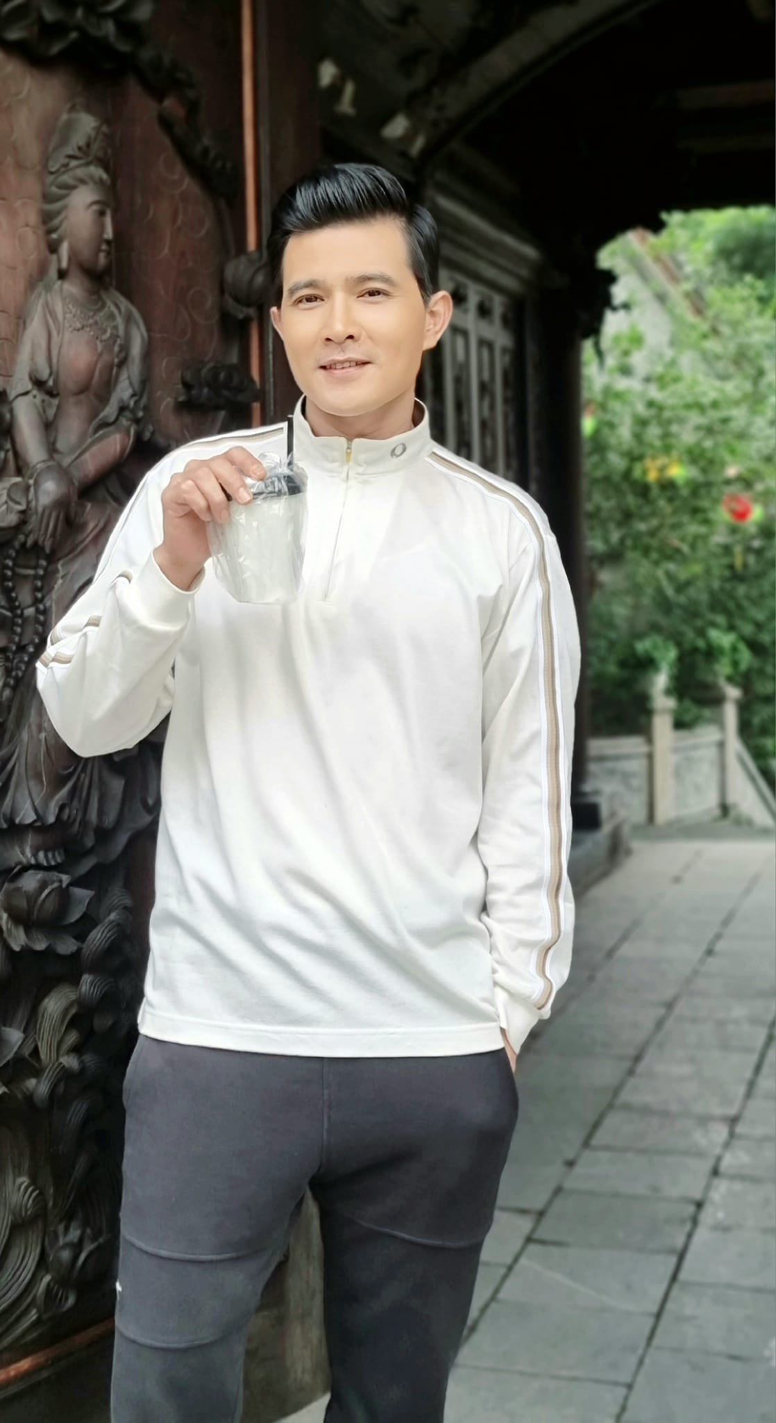 Theo dõi Quang Sự chúng ta thấy được sự khác biệt hoàn toàn giữa đời thực và màn ảnh. Dù hóa thân thành nhân vật phản diện, anh vẫn nhận được nhiều lời khen ngợi từ khán giả bởi diễn xuất tài tình. Ảnh: FBNV