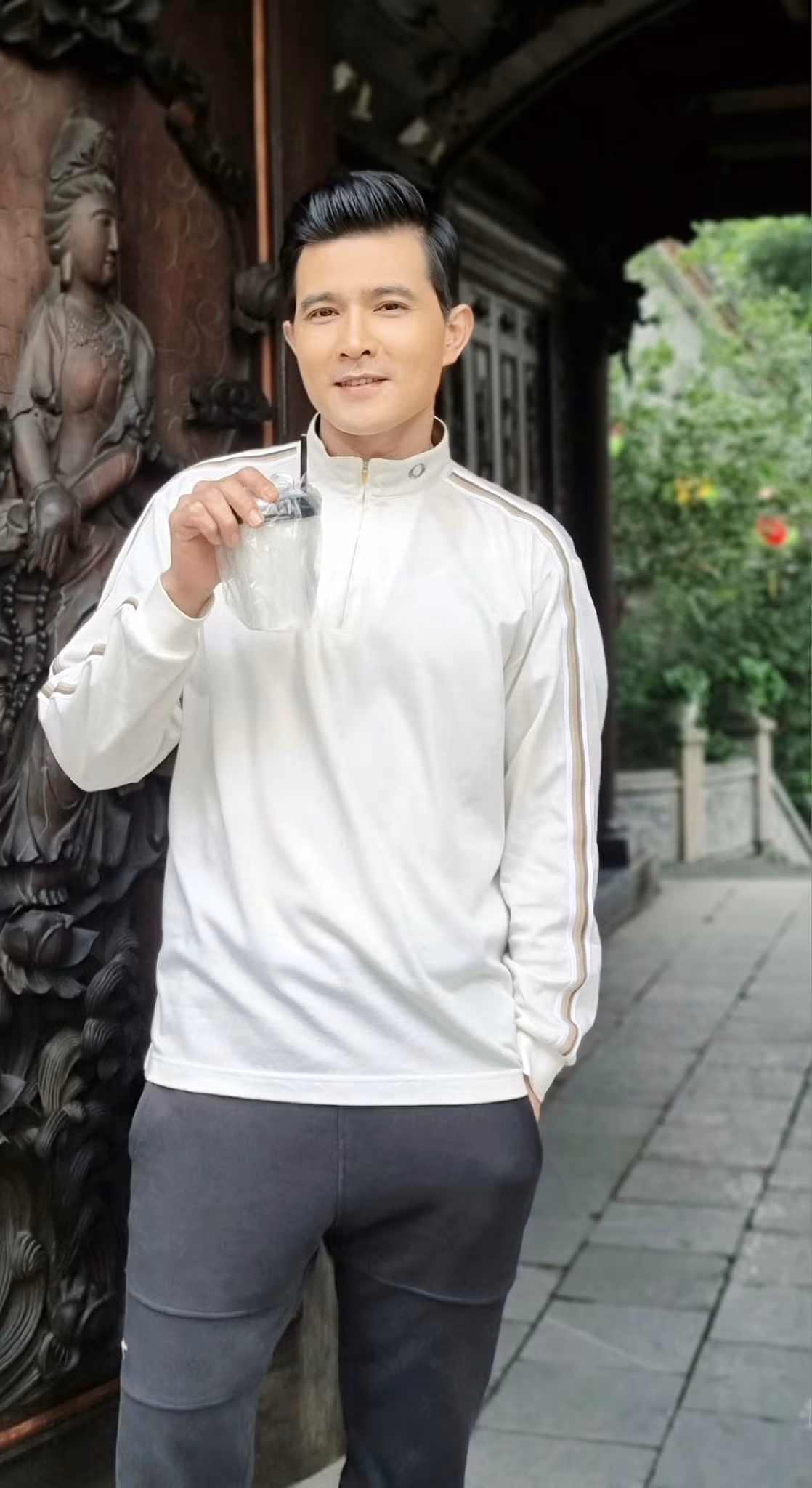 Theo dõi Quang Sự chúng ta thấy được sự khác biệt hoàn toàn giữa đời thực và màn ảnh. Dù hóa thân thành nhân vật phản diện, anh vẫn nhận được nhiều lời khen ngợi từ khán giả bởi diễn xuất tài tình. Ảnh: FBNV