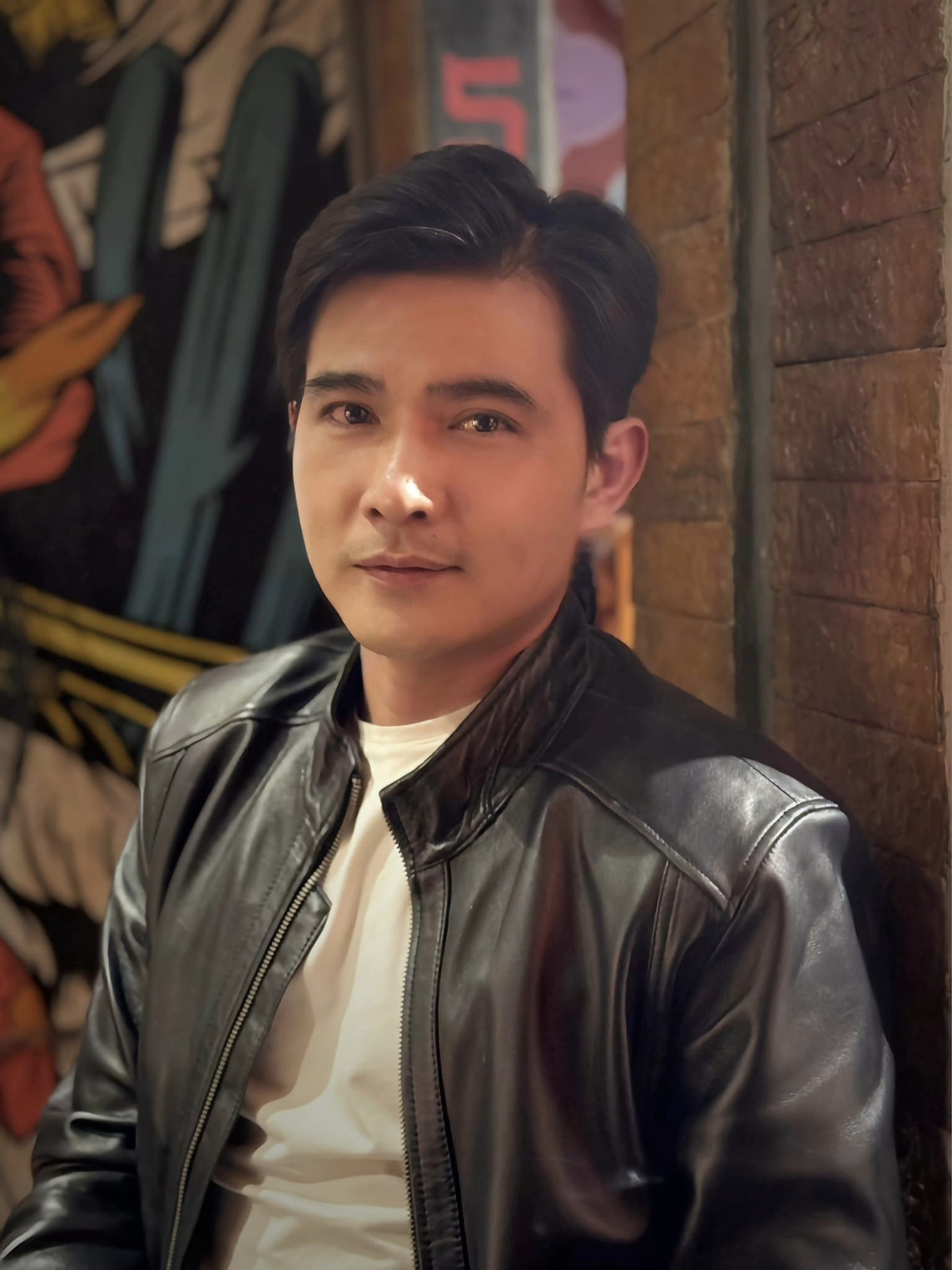 Ngoài đời, Quang Sự đã kết hôn 10 năm nhưng kín tiếng chuyện đời tư. Ảnh: FBNV