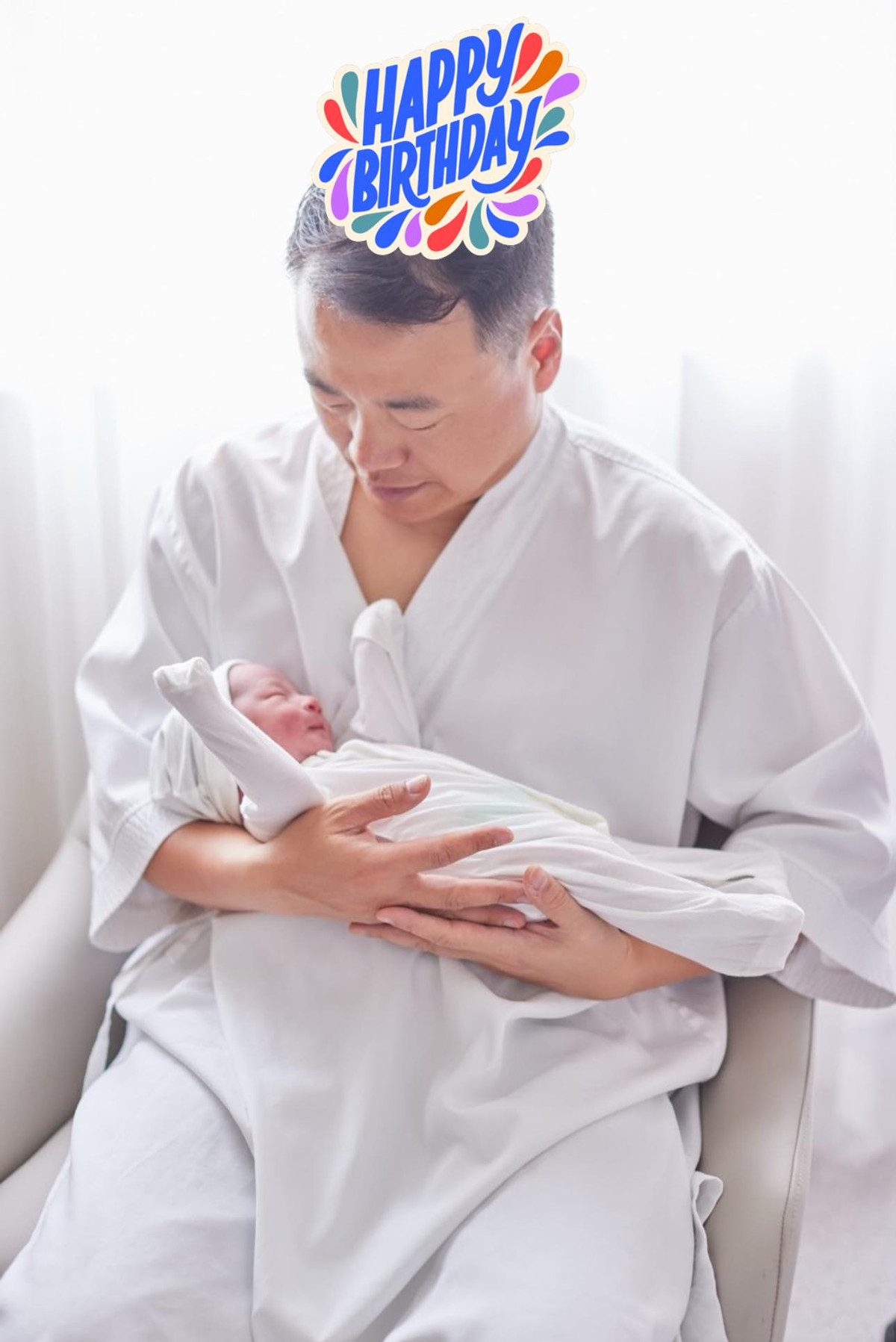 Việc có thêm hai thiên thần nhỏ cũng khiến cuộc sống của Shark Bình thêm phần ý nghĩa. Ảnh: FB Nguyen Hoa Binh