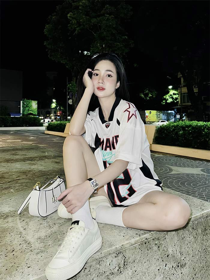 Xuất hiện trong tập 4 phim "Độc đạo", Thanh Huế lập tức gây chú ý bởi diễn xuất tự nhiên cùng gương mặt xinh đẹp. (Ảnh: FB Thanh Huế)