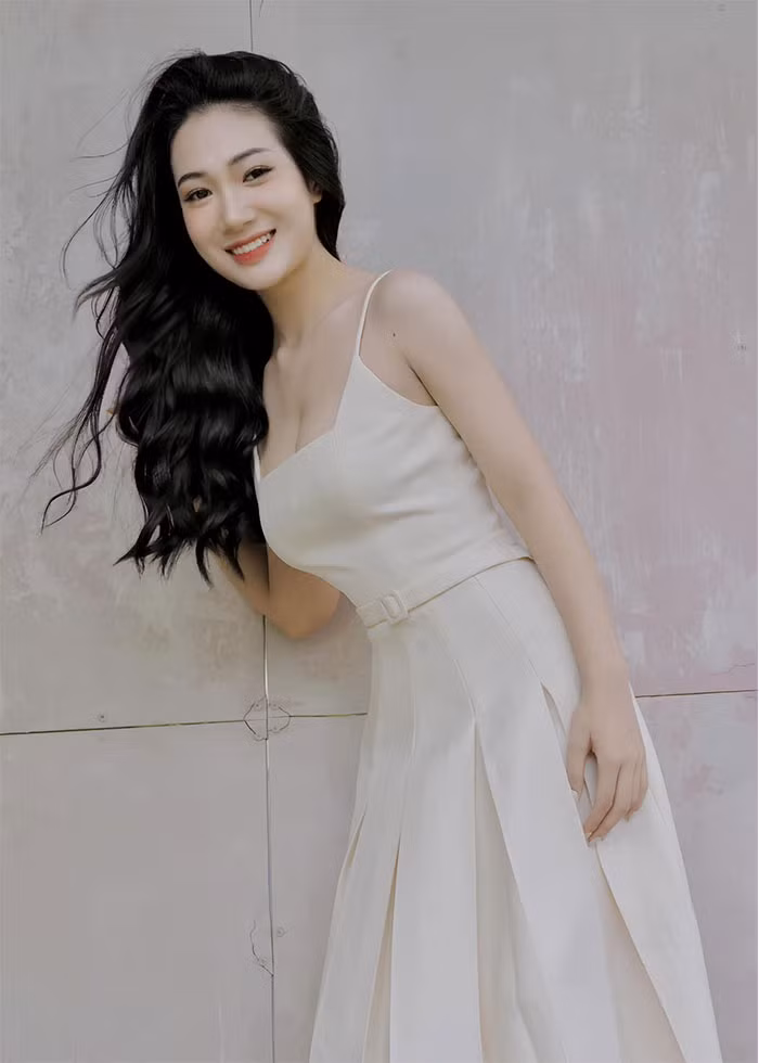 Thanh Huế sinh năm 2001, quê ở Bắc Ninh. Hiện tại, cô theo học chuyên ngành Diễn viên Kịch K41A tại trường Đại học Sân khấu - Điện ảnh Hà Nội. (Ảnh: FB Thanh Huế)