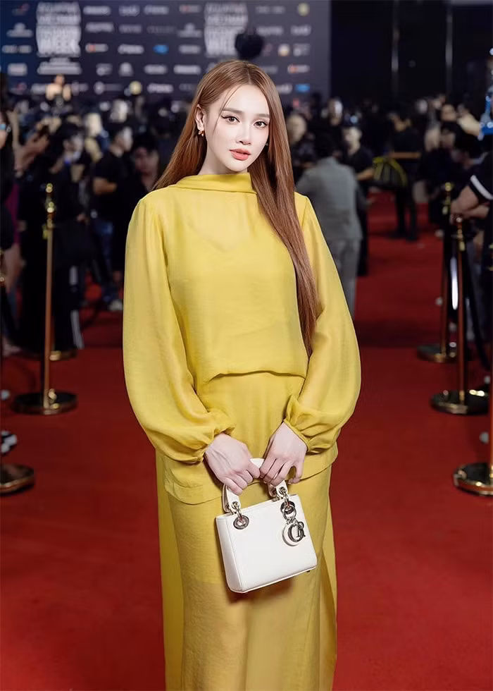 Không ai nghĩ bà xã Trường Giang vừa sinh con thứ hai chưa được tròn năm bởi vẻ ngoài quá trẻ trung, gọn gàng. (Ảnh: FB Nhã Phương)