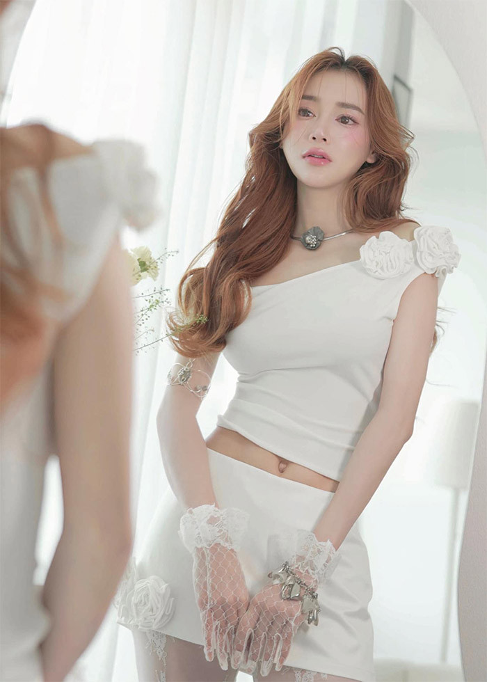 Hai tháng sau sinh con trai, Nhã Phương đã giảm gần 10 kg nhờ tập luyện thể dục, ăn uống khoa học. Hằng ngày, cô dành ít nhất 1 tiếng đồng hồ tại phòng tập. (Ảnh: FB Nhã Phương)