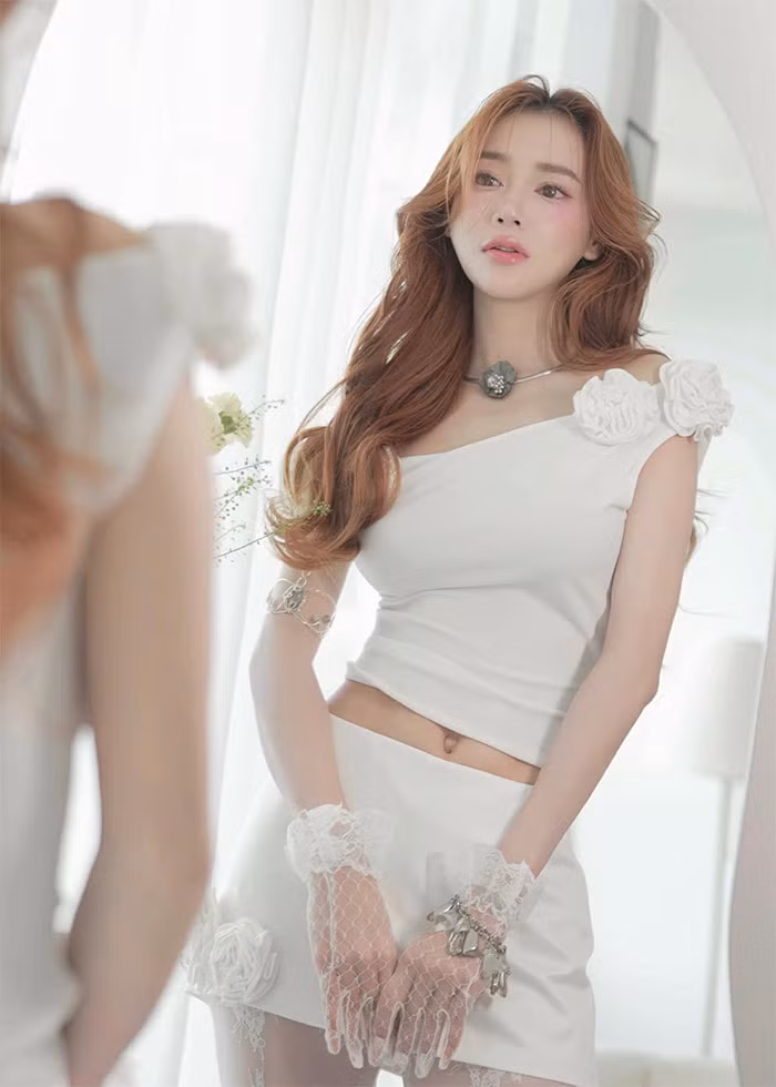 Hai tháng sau sinh con trai, Nhã Phương đã giảm gần 10 kg nhờ tập luyện thể dục, ăn uống khoa học. Hằng ngày, cô dành ít nhất 1 tiếng đồng hồ tại phòng tập. (Ảnh: FB Nhã Phương)