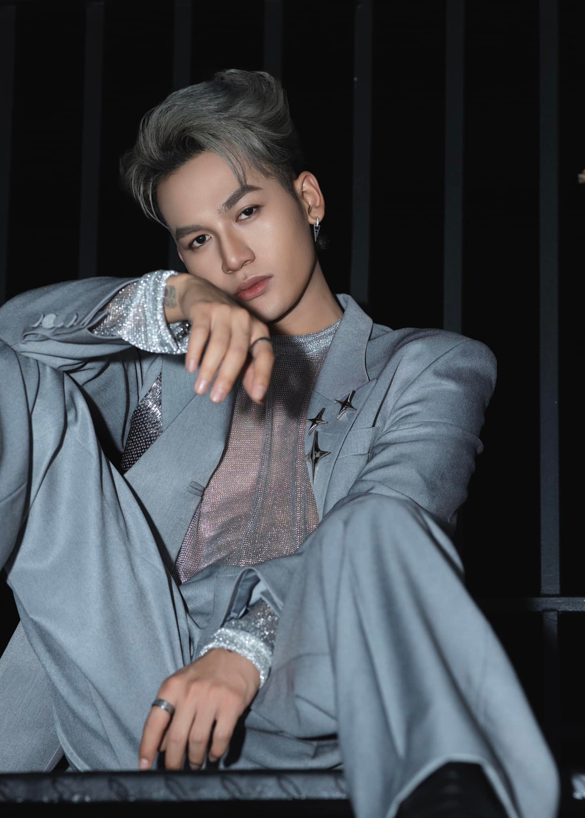 Sau Giọng hát Việt, nam ca sĩ Ali Hoàng Dương tích cực hoạt động âm nhạc với nhiều sản phẩm như "Không giữ được em" (Dương Khắc Linh), "Đường em đi anh sẽ đi ngược lại" (Andiez Nam Trương), "Chậm một phút" (Lưu Thiên Hương)... Ảnh: FB Ali Hoàng Dương