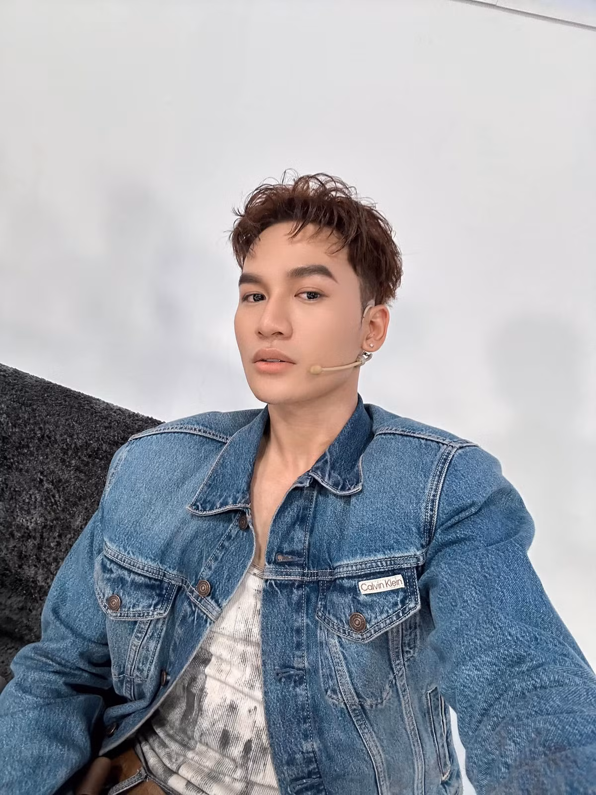 Trước đó Ali Hoàng Dương từng tham gia chương trình Giọng hát Việt 2017. Anh từng thử sức tại chương trình này năm 2015 nhưng không thành công. Ảnh: FB Ali Hoàng Dương