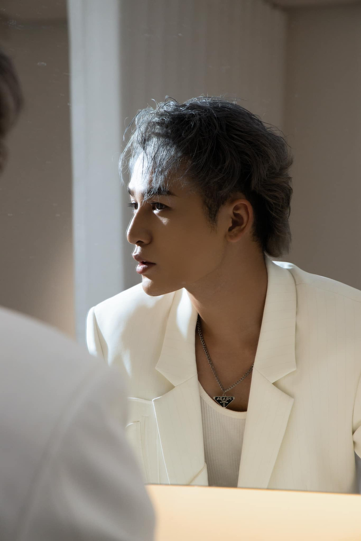 Sau nhiều năm hoạt động, Ali Hoàng Dương vẫn loay hoay trong việc định hình một phong cách riêng, đủ để khán giả nhận diện. Ảnh: FB Ali Hoàng Dương