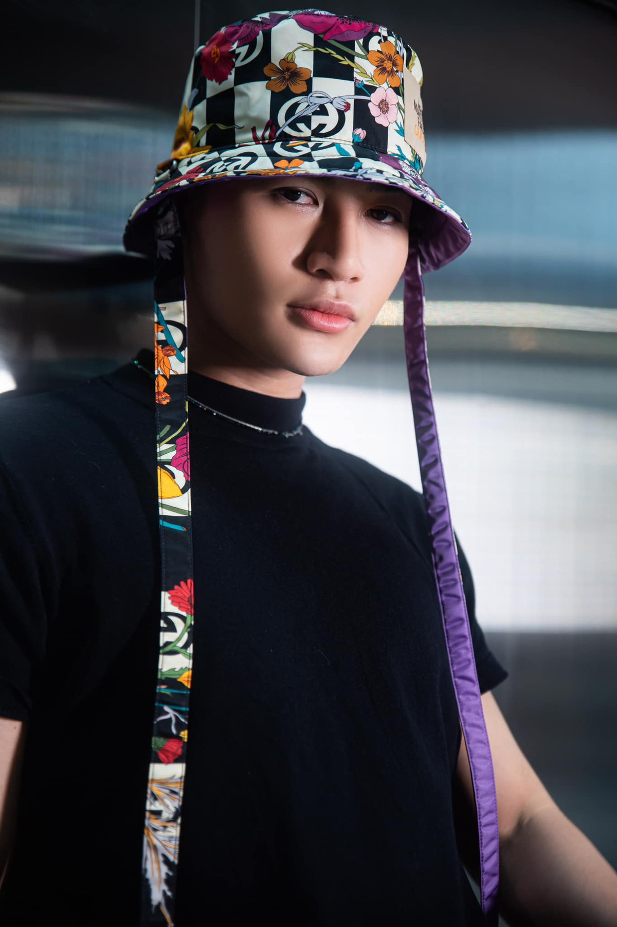 Ali Hoàng Dương hiện được chú ý nhiều hơn khi tham gia Anh trai say hi. Sở hữu giọng hát có kỹ thuật, nhưng anh luôn xếp thứ hạng ở top cuối. Thậm chí, anh còn không được các đội trưởng mặn mà khi chọn quân. Ali Hoàng Dương ít bộc lộ cá tính, đồng thời, giọng hát lại không có được màu sắc đặc trưng, riêng biệt. Ảnh: FB Ali Hoàng Dương