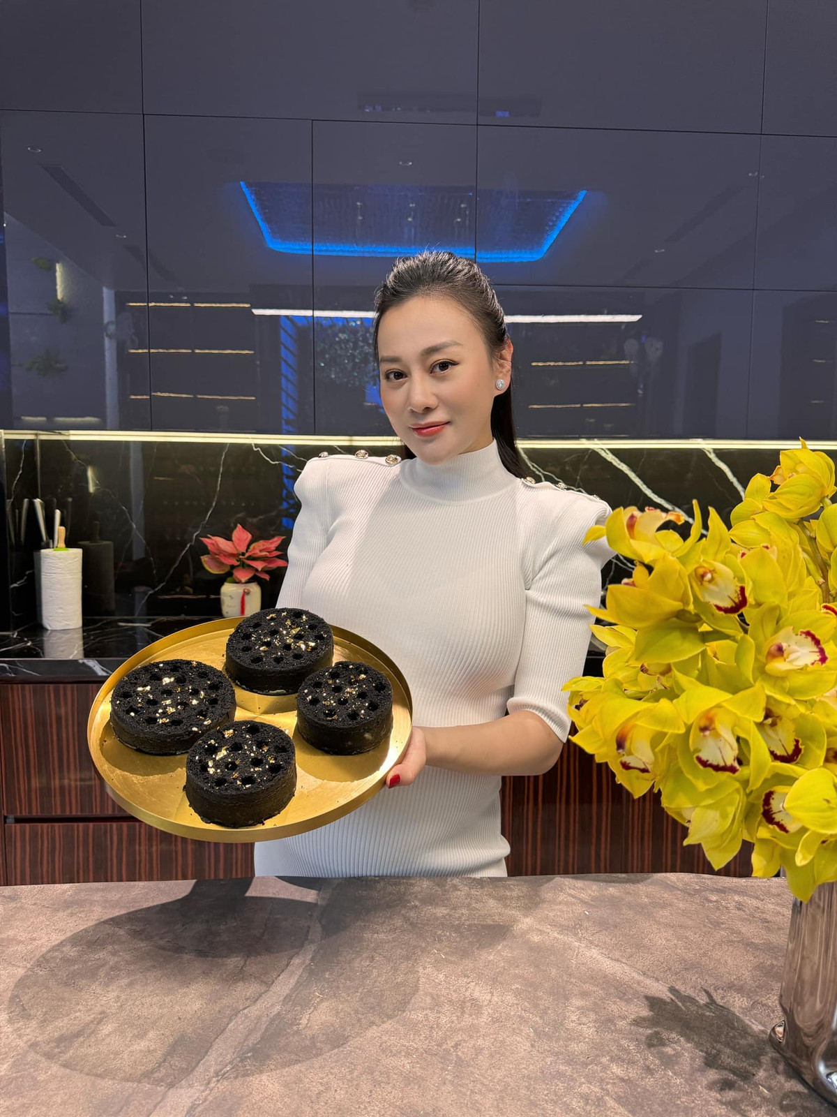 Ở tháng cuối thai kỳ, Phương Oanh tăng hơn 20 kg so với thời son rỗi, cơ thể nặng nề.