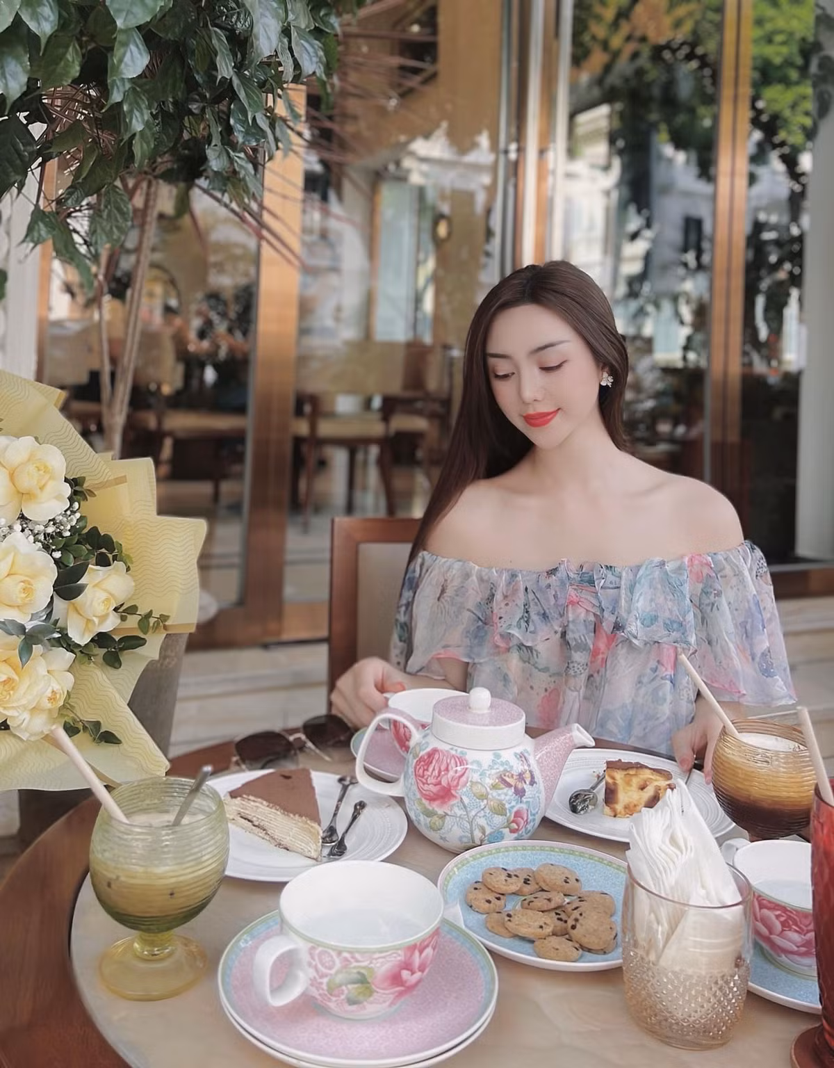 Sau mỗi dự án phim thành công, mức cát-sê quảng cáo, dự sự kiện của diễn viên cũng tăng chóng mặt. Ảnh: FB Quỳnh Nguyễn