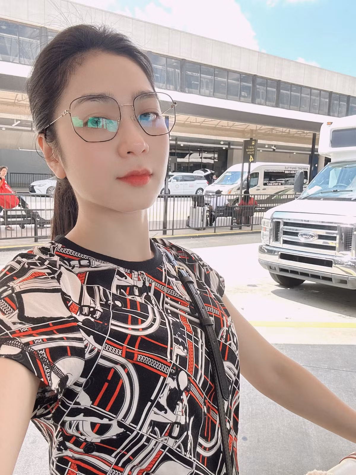 Nhiều người cho rằng, sau khi chia tay, nữ ca sĩ như trở lại tuổi 20 với vẻ ngoài rạng rỡ và đầy sức sống.