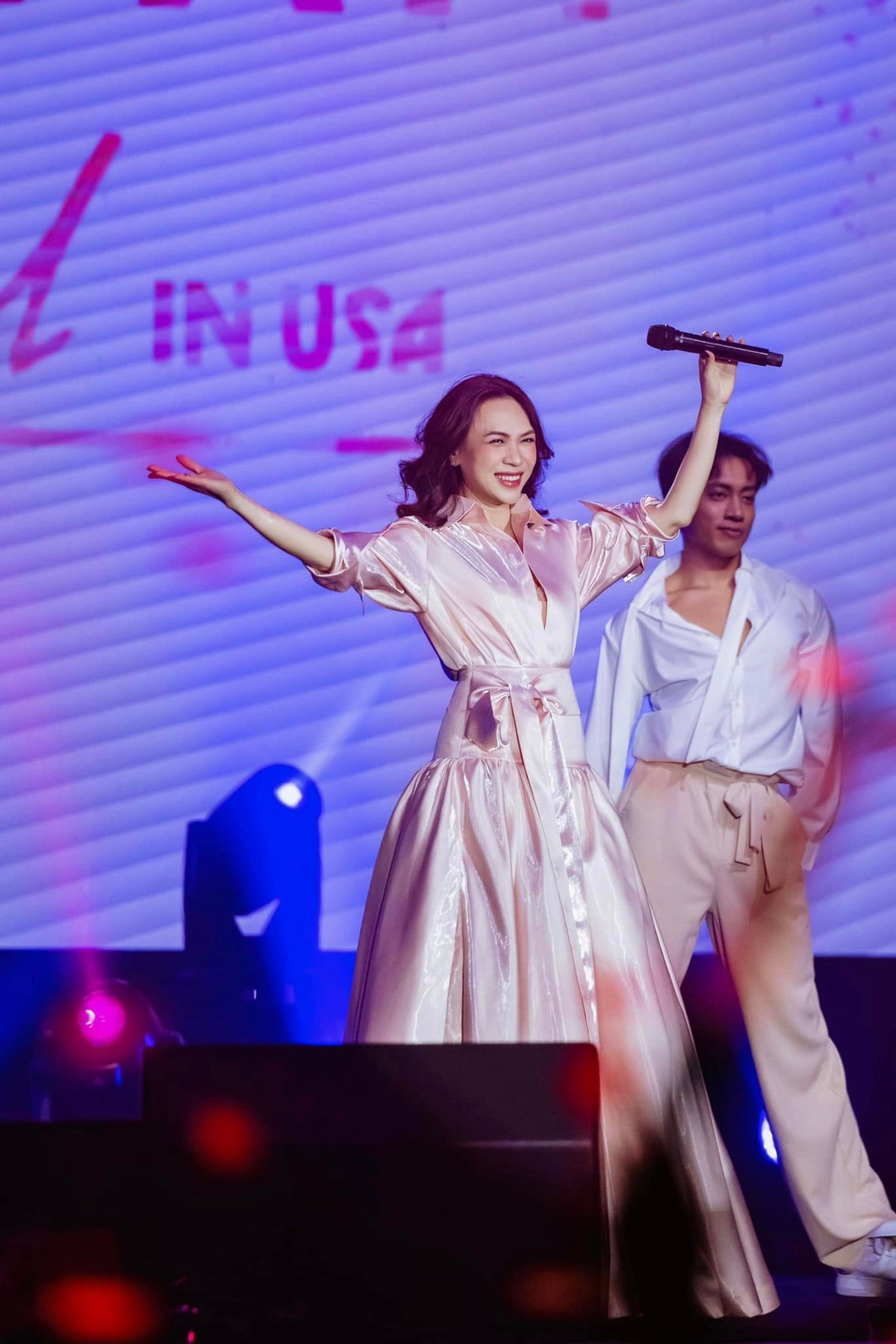 Mỹ Tâm chia sẻ loạt khoảnh khắc tuyệt đẹp trong live show ở Mỹ. Ảnh: FB My Tam