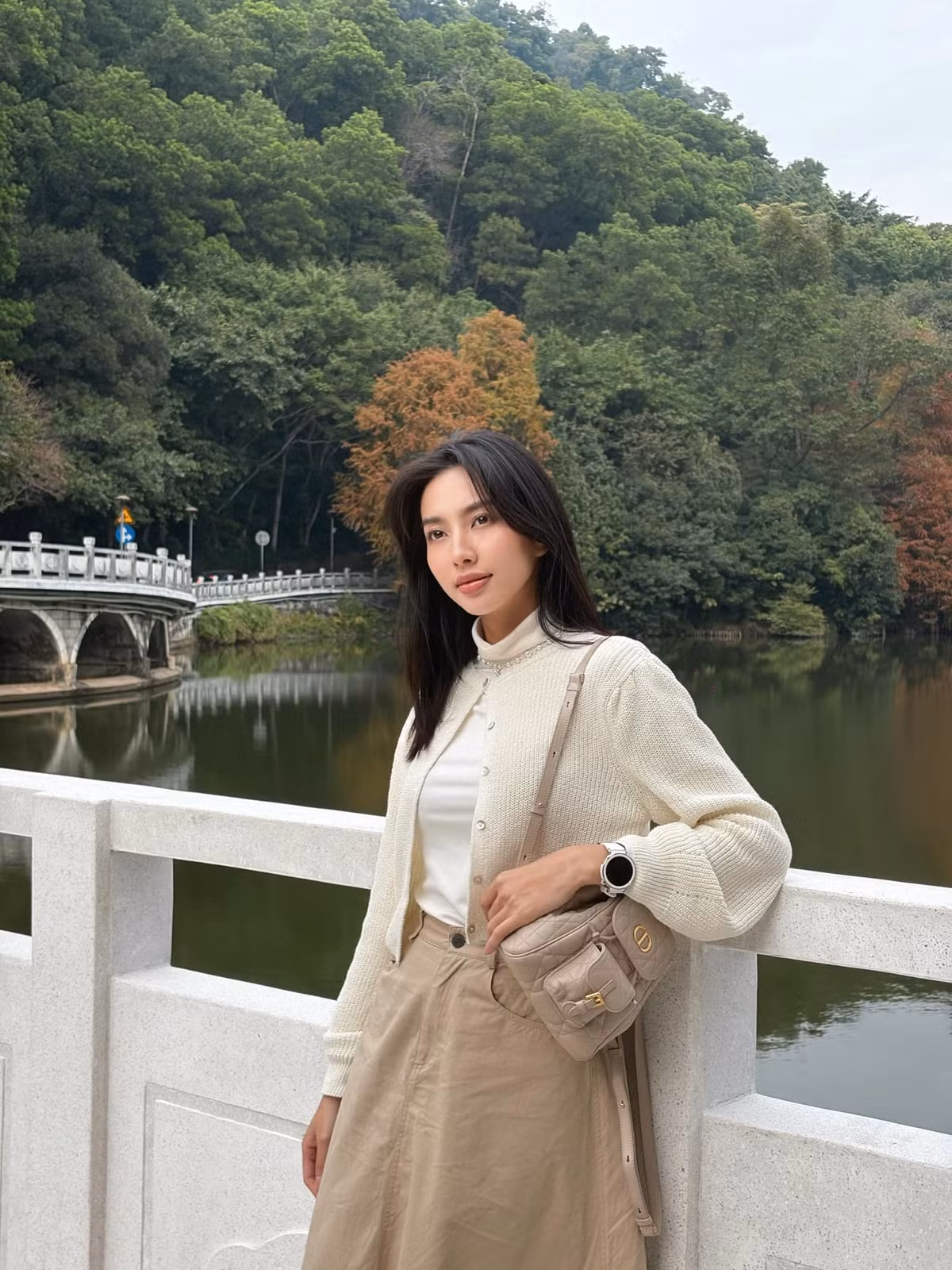 Hoa hậu Thùy Tiên xinh đẹp du ngoạn thắng cảnh Trung Quốc. Ảnh: FB Nguyễn Thúc Thùy Tiên