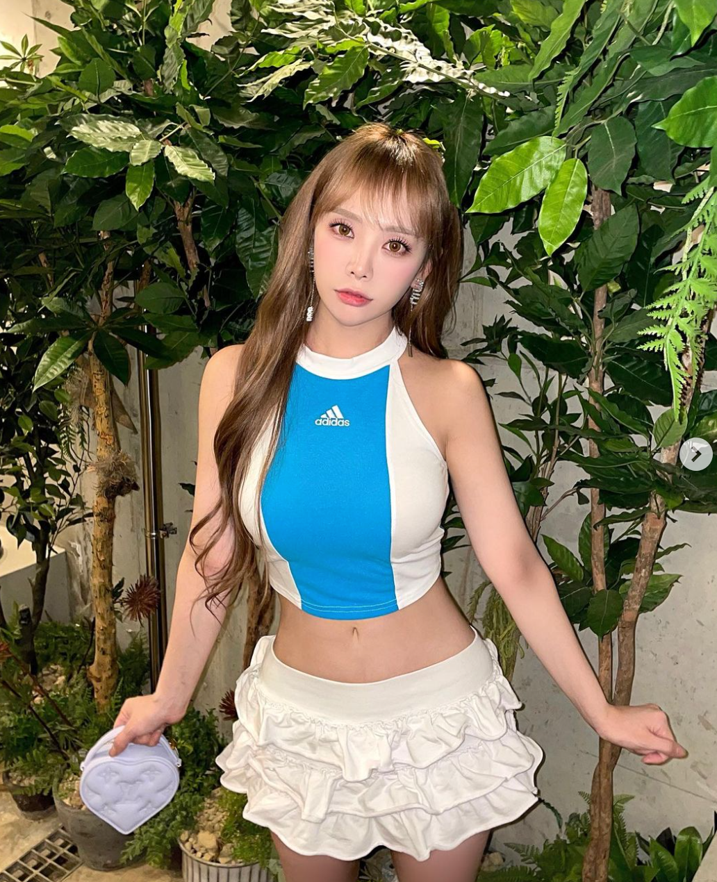 Ngoài đời, hot girl Hàn Quốc cũng sở hữu gu thời trang, bốc lửa, gợi cảm. Ảnh: IGNV