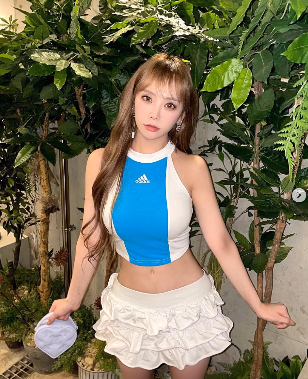 Ngoài đời, hot girl Hàn Quốc cũng sở hữu gu thời trang, bốc lửa, gợi cảm. Ảnh: IGNV