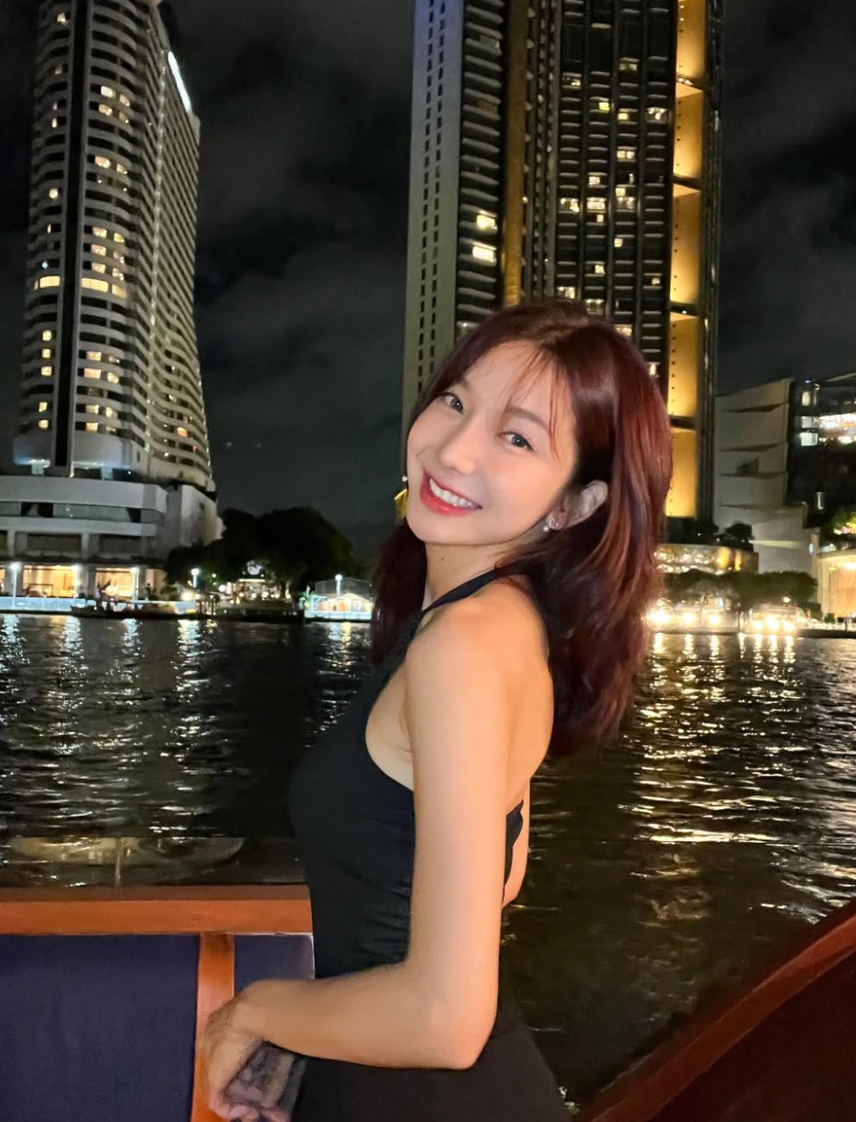 Không chỉ có vòng 1 gợi cảm, vòng 2 của Nick Chatchada cũng hoàn hảo. Thậm chí, có thể nói, nàng hot girl sở hữu vòng eo mà rất nhiều cô gái mơ ước.