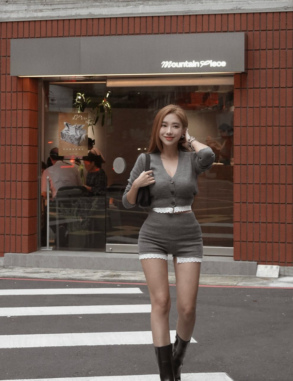 Bộ ảnh mới của Yan Baby một lần nữa chứng minh sức hút không thể chối từ của phong cách thời trang gợi cảm.