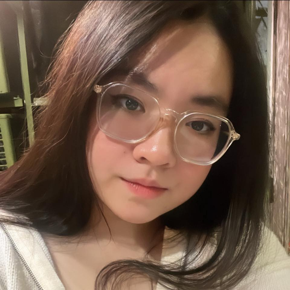 Dù đã ở tuổi thanh niên nhưng con gái Hiền Thục thường xuyên để mặt mộc. Gia Bảo không makeup để làn da được tự nhiên, trong trẻo.