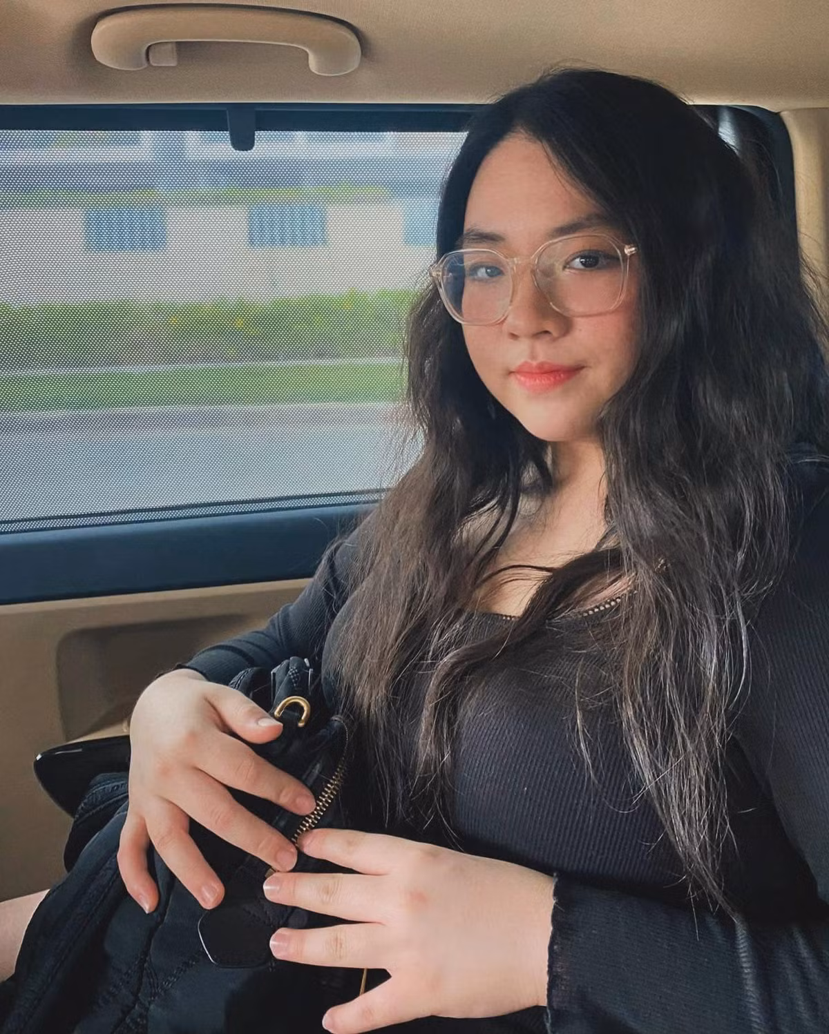 Ở tuổi ngoài đôi mươi, Gia Bảo có làn da trắng mịn cùng vóc dáng vừa phải.