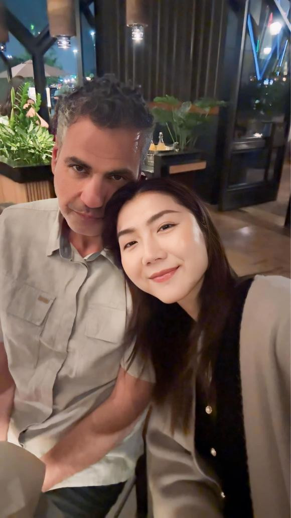 Ngọc Quyên bên bạn trai.