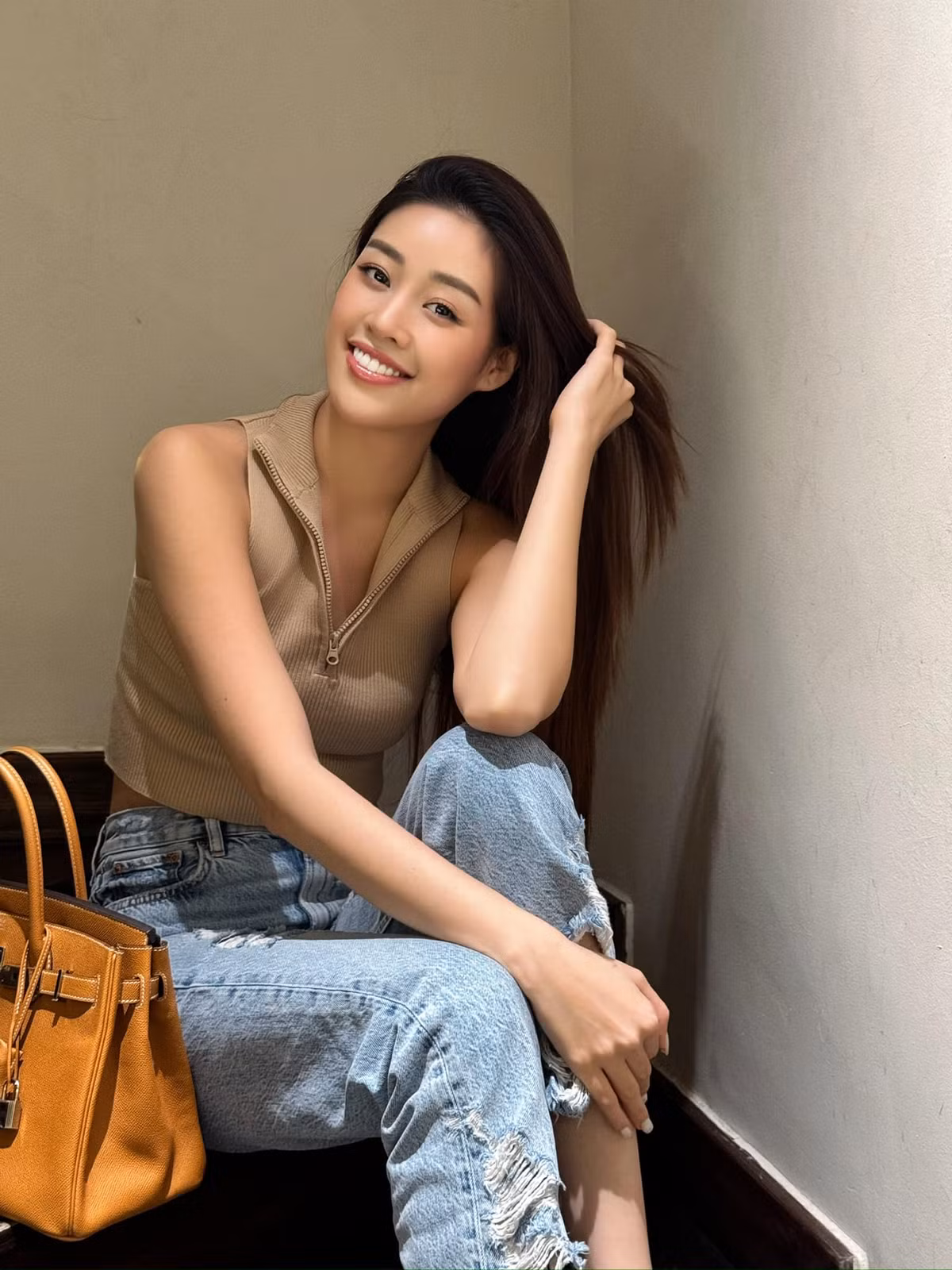 Cô chăm chỉ tập thể thao, ưu tiên bơi lội và tập gym để giữ vóc dáng. Ảnh: FB Nguyễn Trần Khánh Vân