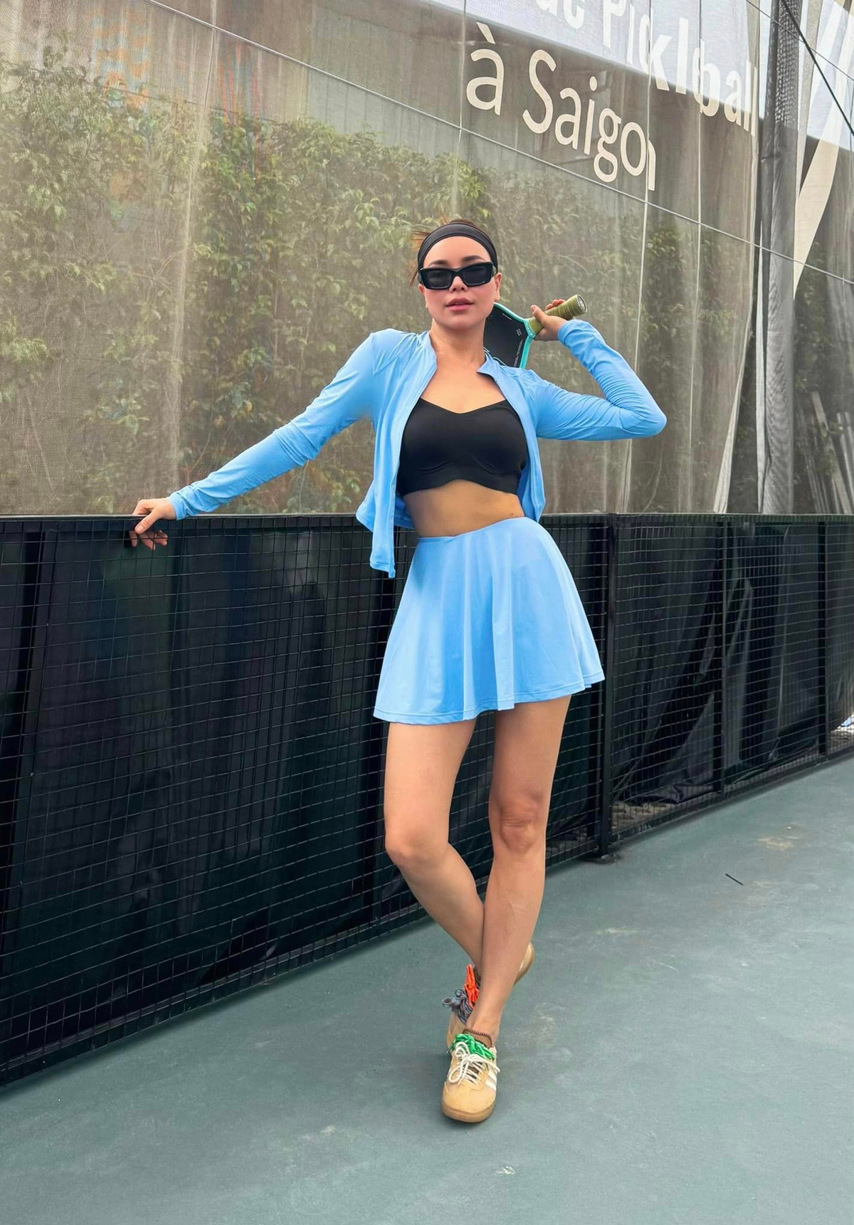 "Hằng luôn muốn con trải qua tuổi thơ bình yên, đẹp nhất có thể. Dù công việc có vất vả, cuộc sống của Hằng có nhiều muộn phiền lo toan nhưng khi đi về nhà chơi với con thì Hằng sẽ để hết mọi thứ qua một bên", người đẹp bộc bạch. Ảnh: FB Trà Hằng