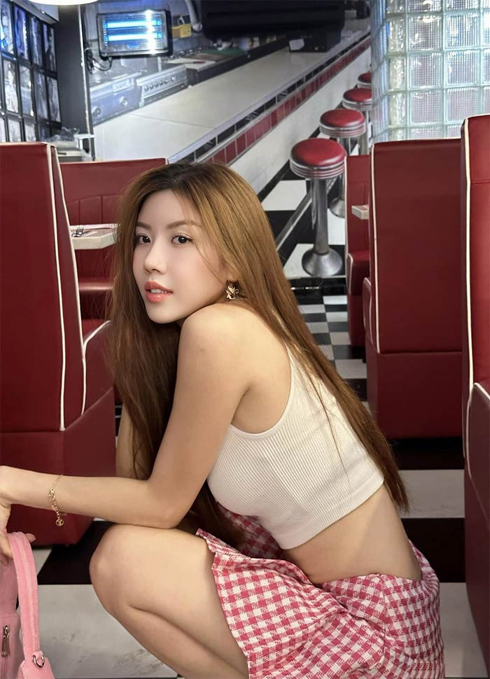 Ngoại hình hiện tại của giọng ca "Chocolate" trẻ không khác gì những cô gái đôi mươi dù Trang Pháp đã tròn 35 tuổi.