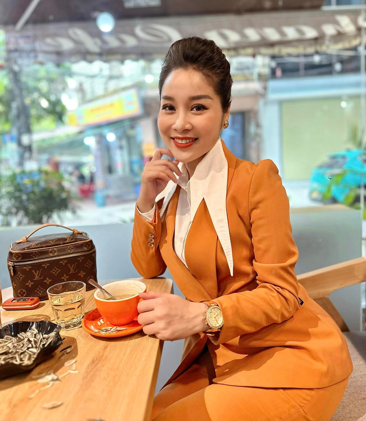 Thậm chí, nhiều người còn nhận xét, nhan sắc Minh Hương như ngày càng đằm thắm, mặn mà hơn.