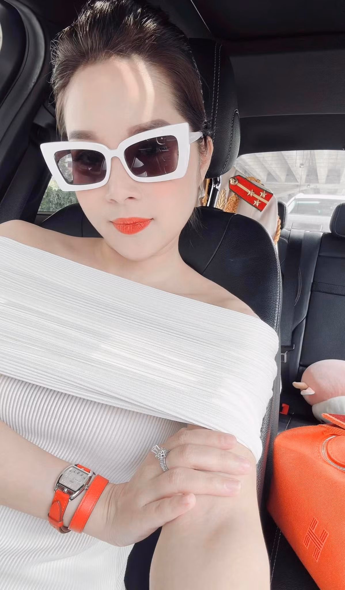 Nữ diễn viên thường xuyên chia sẻ những hình ảnh hạnh phúc của gia đình trên trang mạng xã hội và nhận được nhiều sự quan tâm từ người hâm mộ.