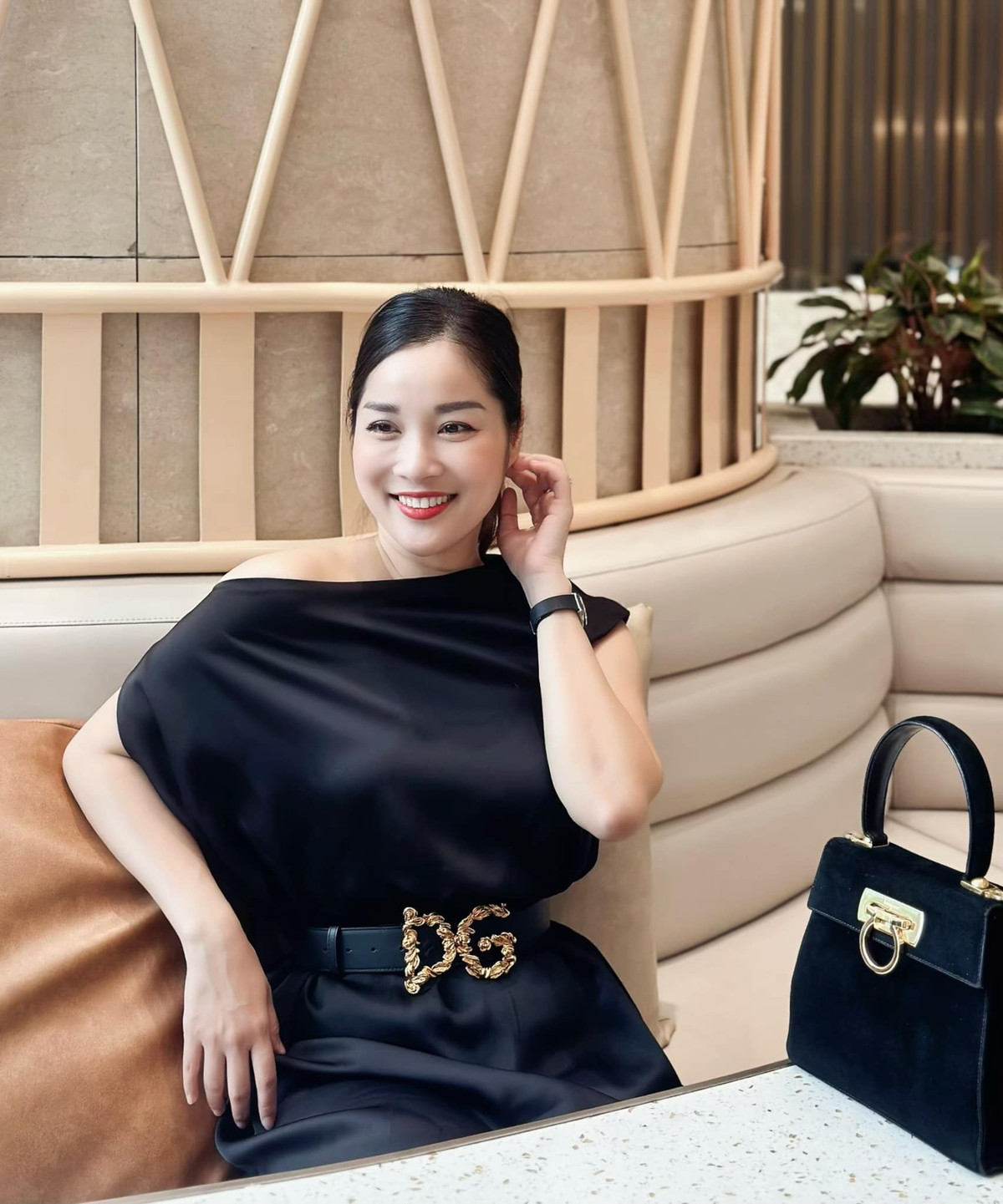 Dù sự nghiệp nghệ thuật phát triển khá thuận lợi, nhưng nàng nữ diễn viên Minh Hương vẫn rẽ hướng sang lĩnh vực truyền hình.